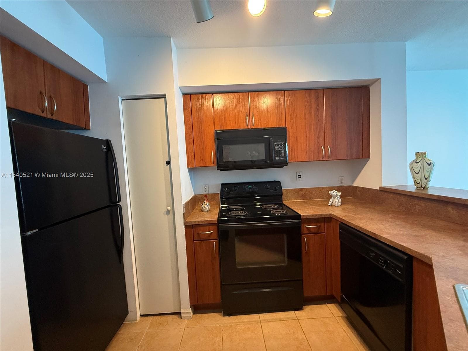 9201 Collins Ave 1023 photo 10