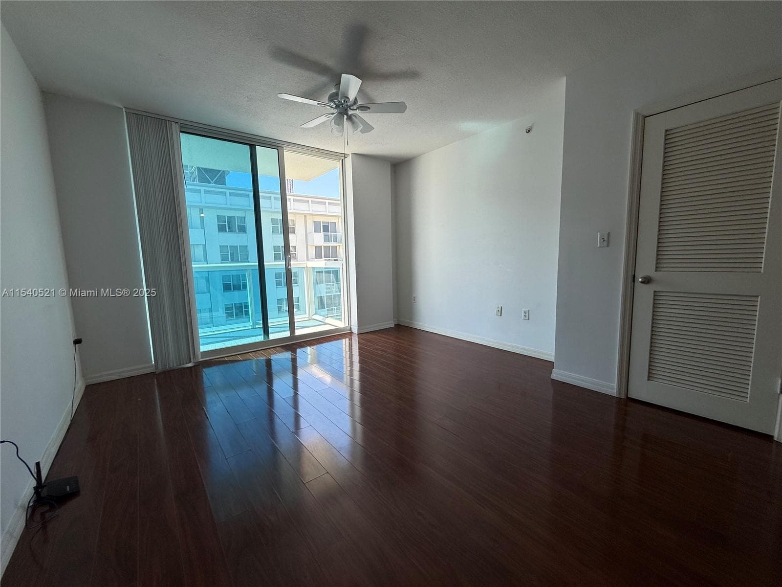 9201 Collins Ave 1023 photo 4