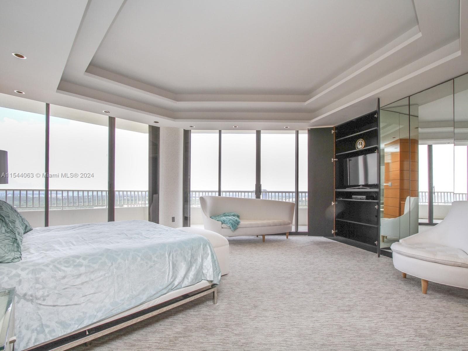 2000 Island Blvd PH 7 photo 17