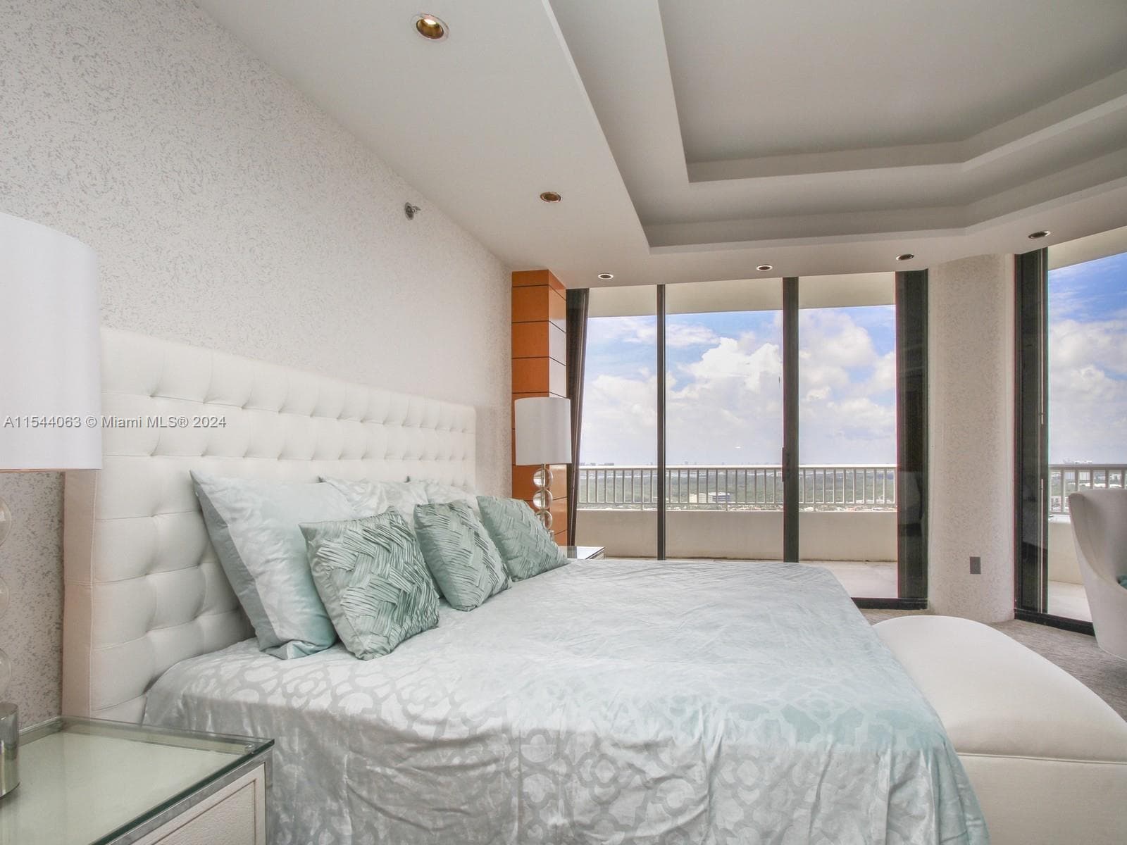 2000 Island Blvd PH 7 photo 16