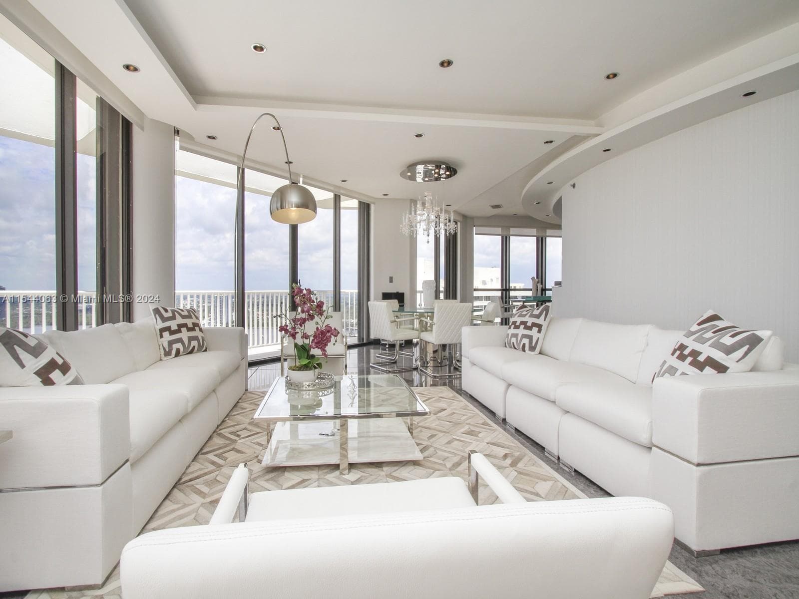 2000 Island Blvd PH 7 photo 12