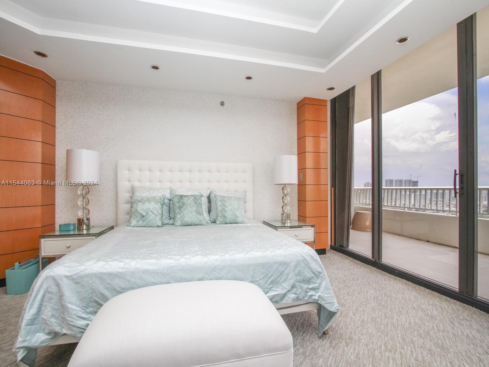 2000 Island Blvd PH 7 photo 20