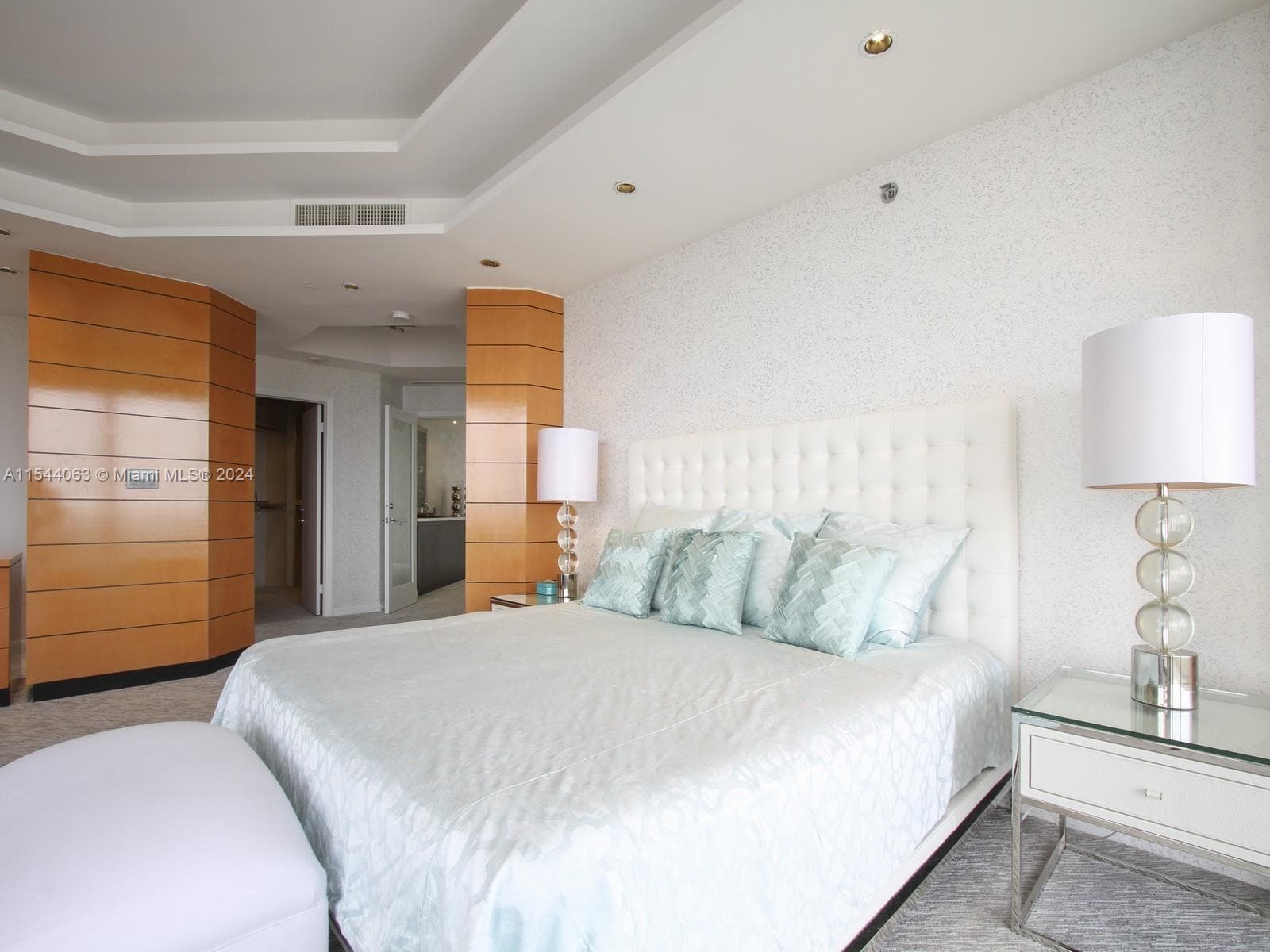 2000 Island Blvd PH 7 photo 18