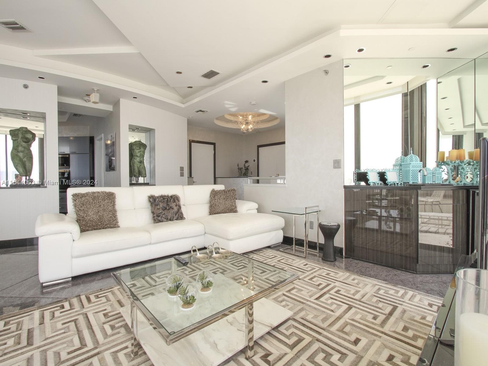 2000 Island Blvd PH 7 photo 11