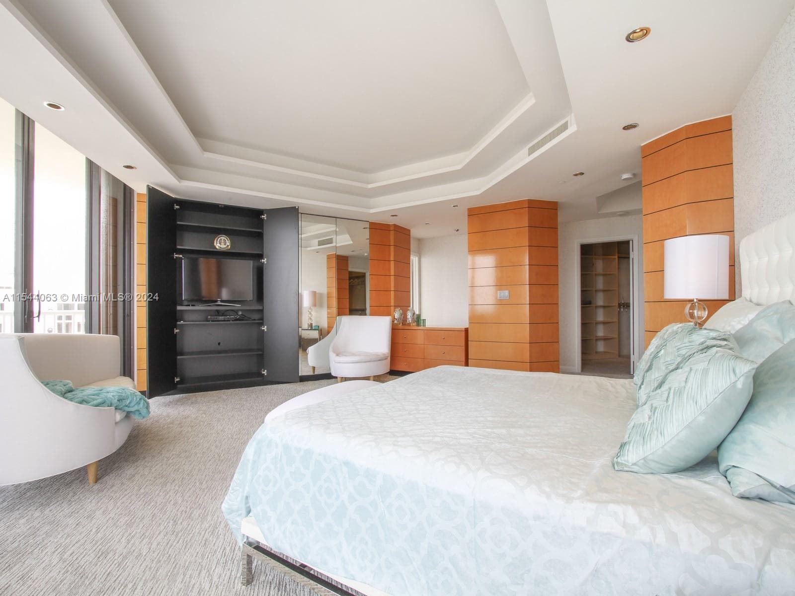 2000 Island Blvd PH 7 photo 19