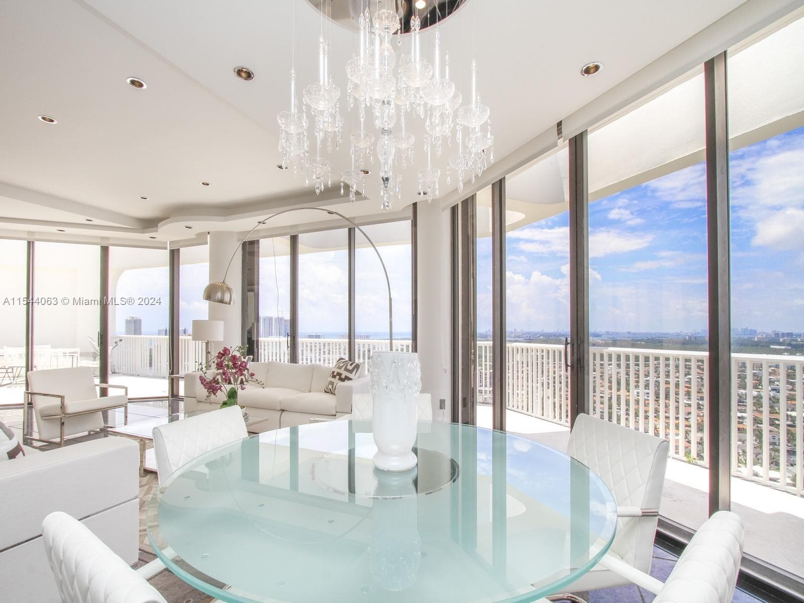 2000 Island Blvd PH 7 photo 4