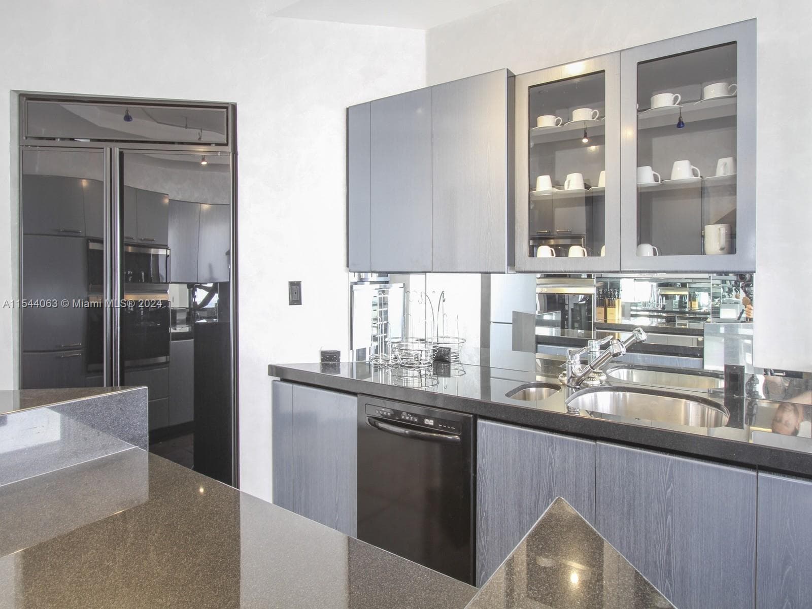 2000 Island Blvd PH 7 photo 8