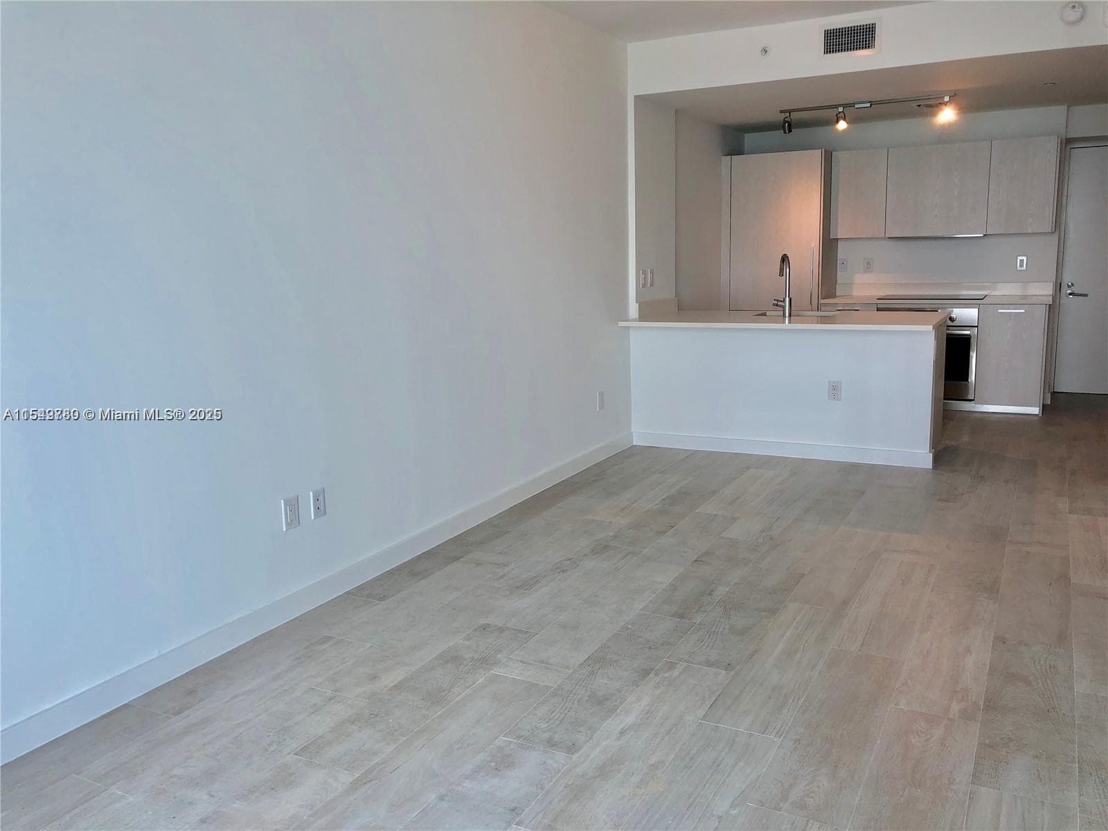 501 NE 31st St 3004 photo 19