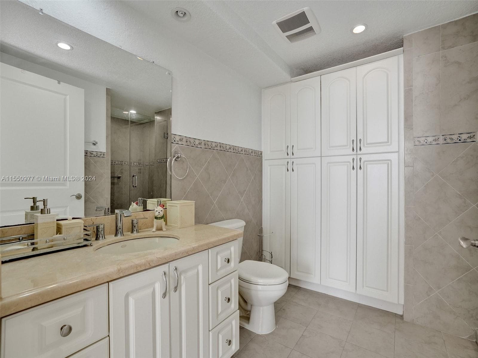 5005 Collins Ave 725 photo 17