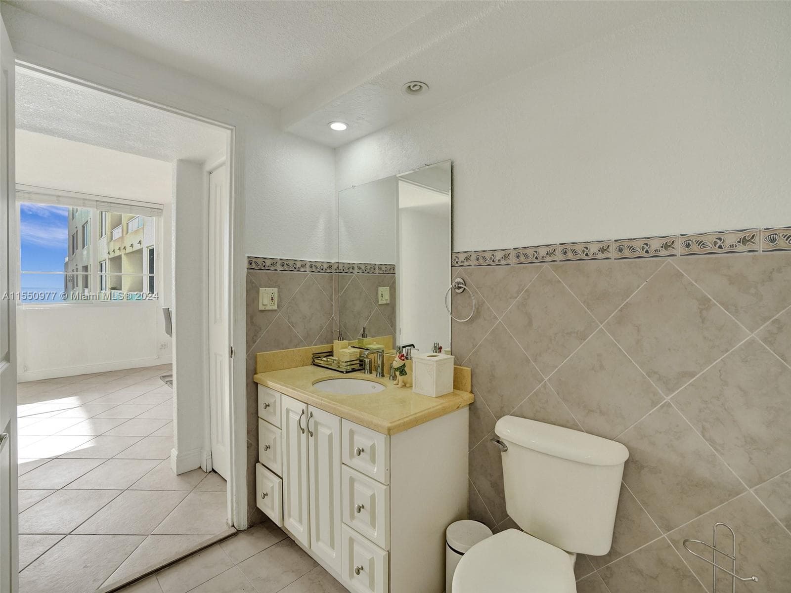 5005 Collins Ave 725 photo 19