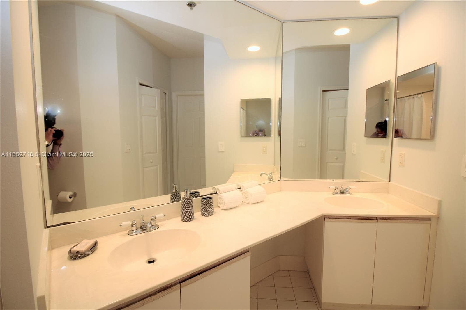 3255 NE 184th St 12311 photo 14