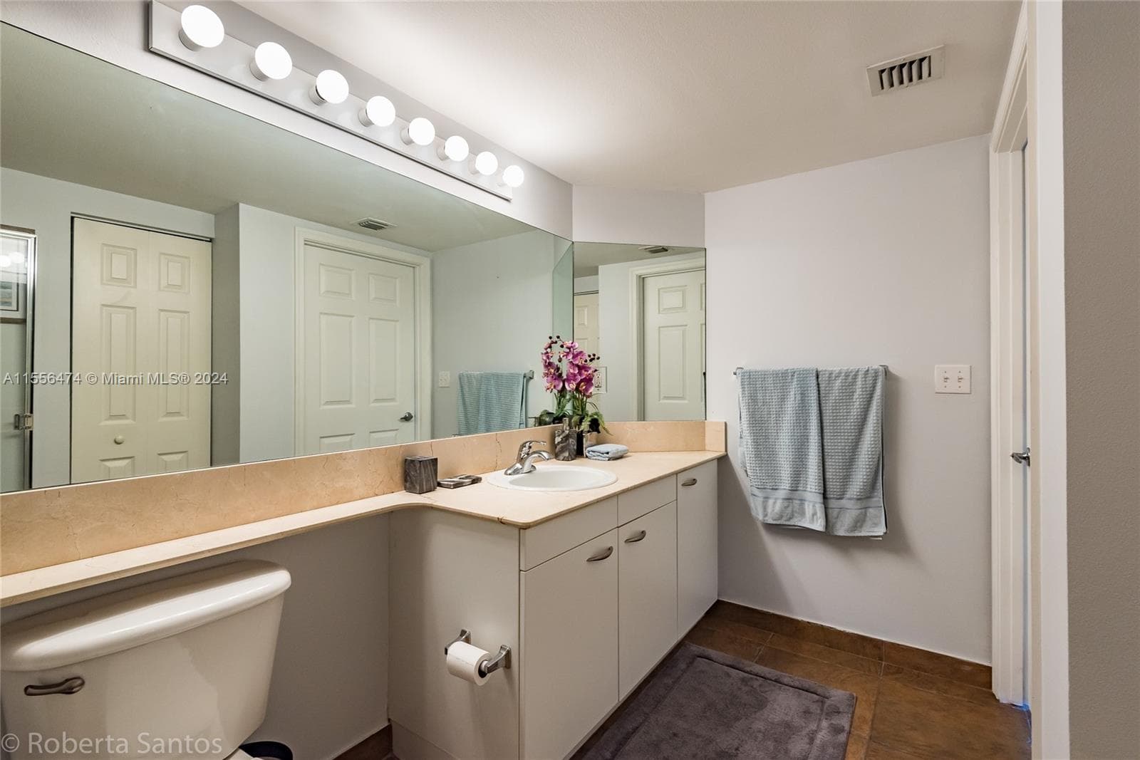 2080 Ocean Dr 602 photo 23