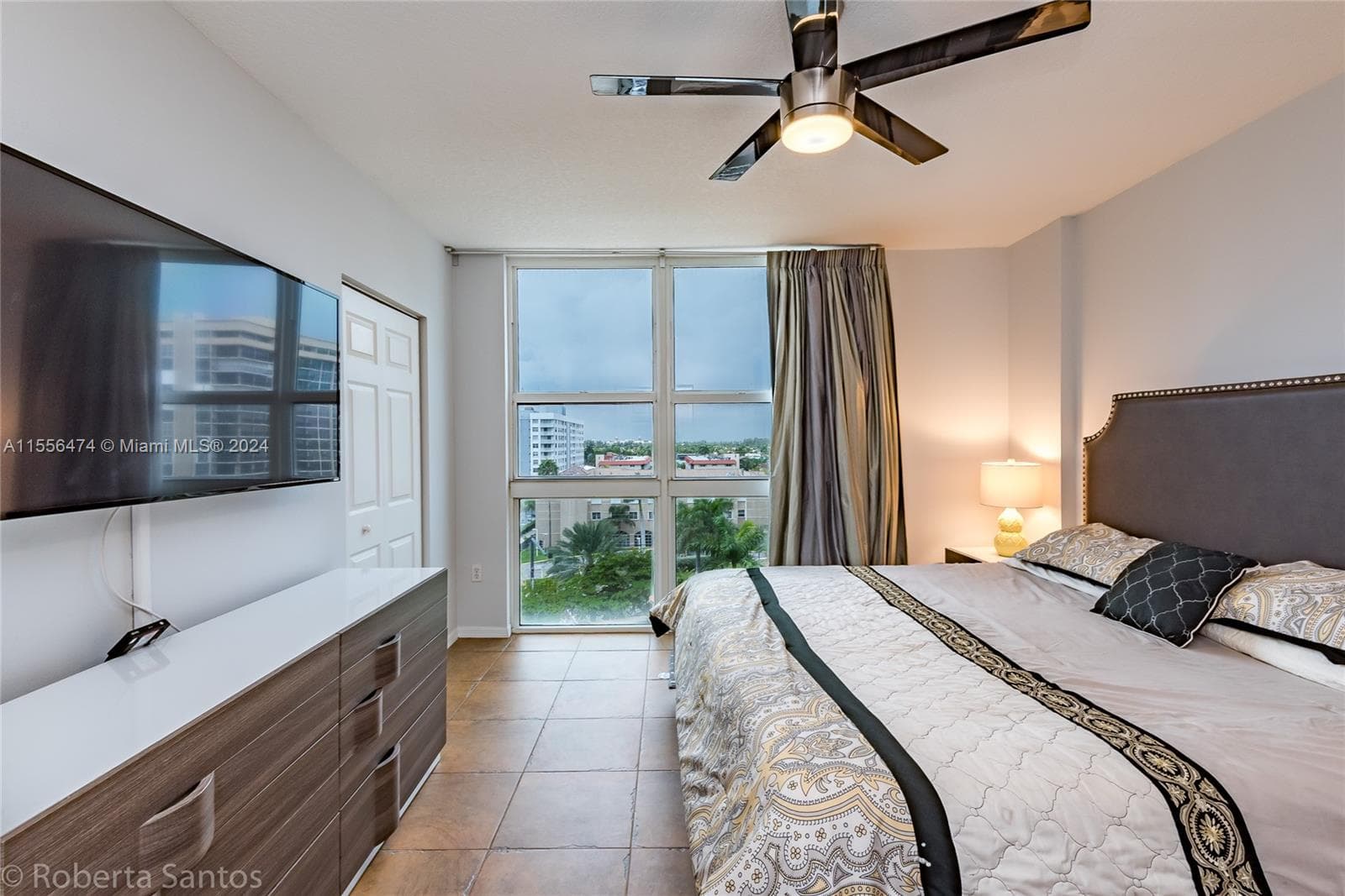 2080 Ocean Dr 602 photo 25