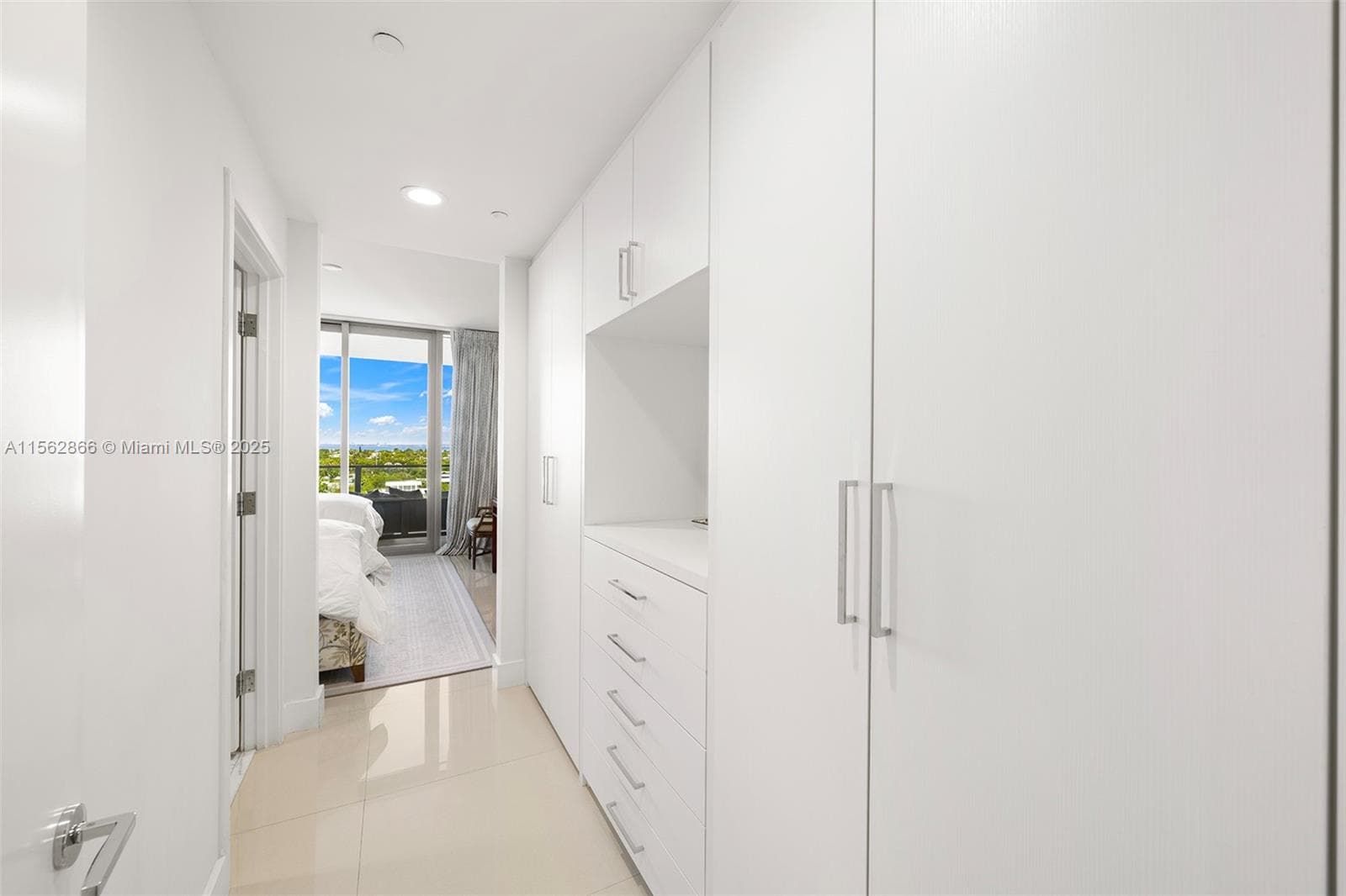 360 Ocean Dr 905S photo 16