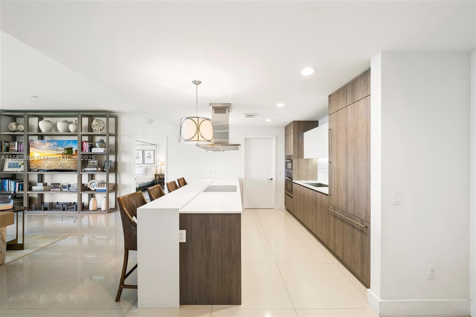 360 Ocean Dr 905S photo 7