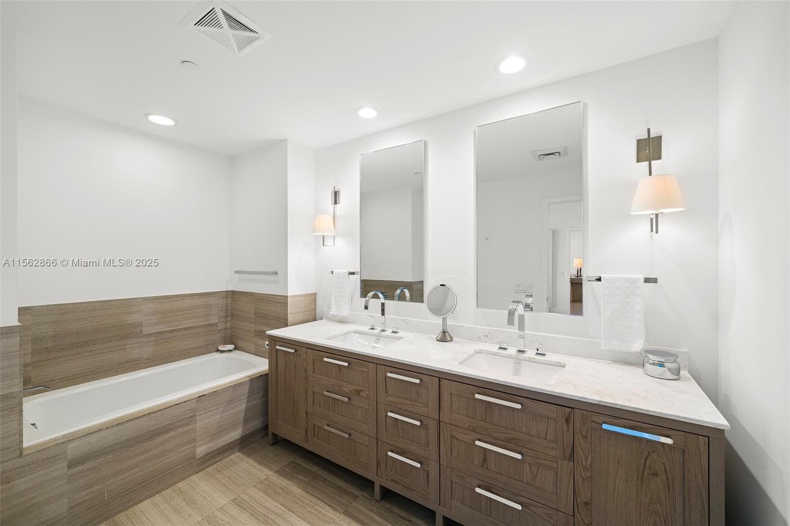 360 Ocean Dr 905S photo 15