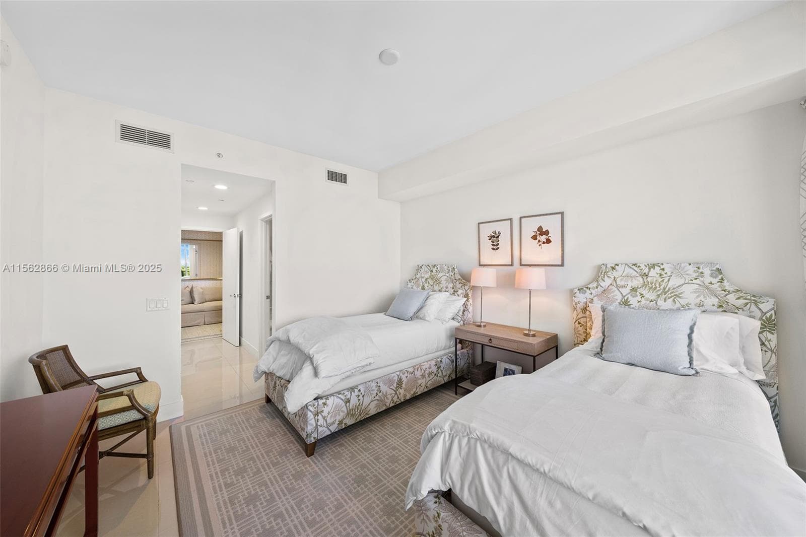 360 Ocean Dr 905S photo 19