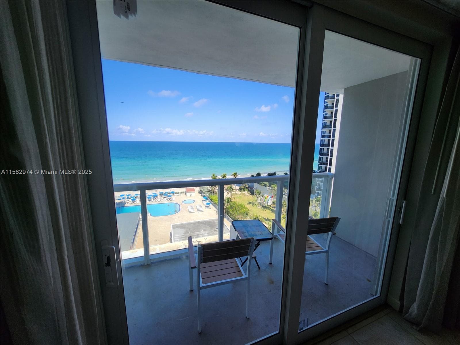 19201 Collins Ave 846 photo 3