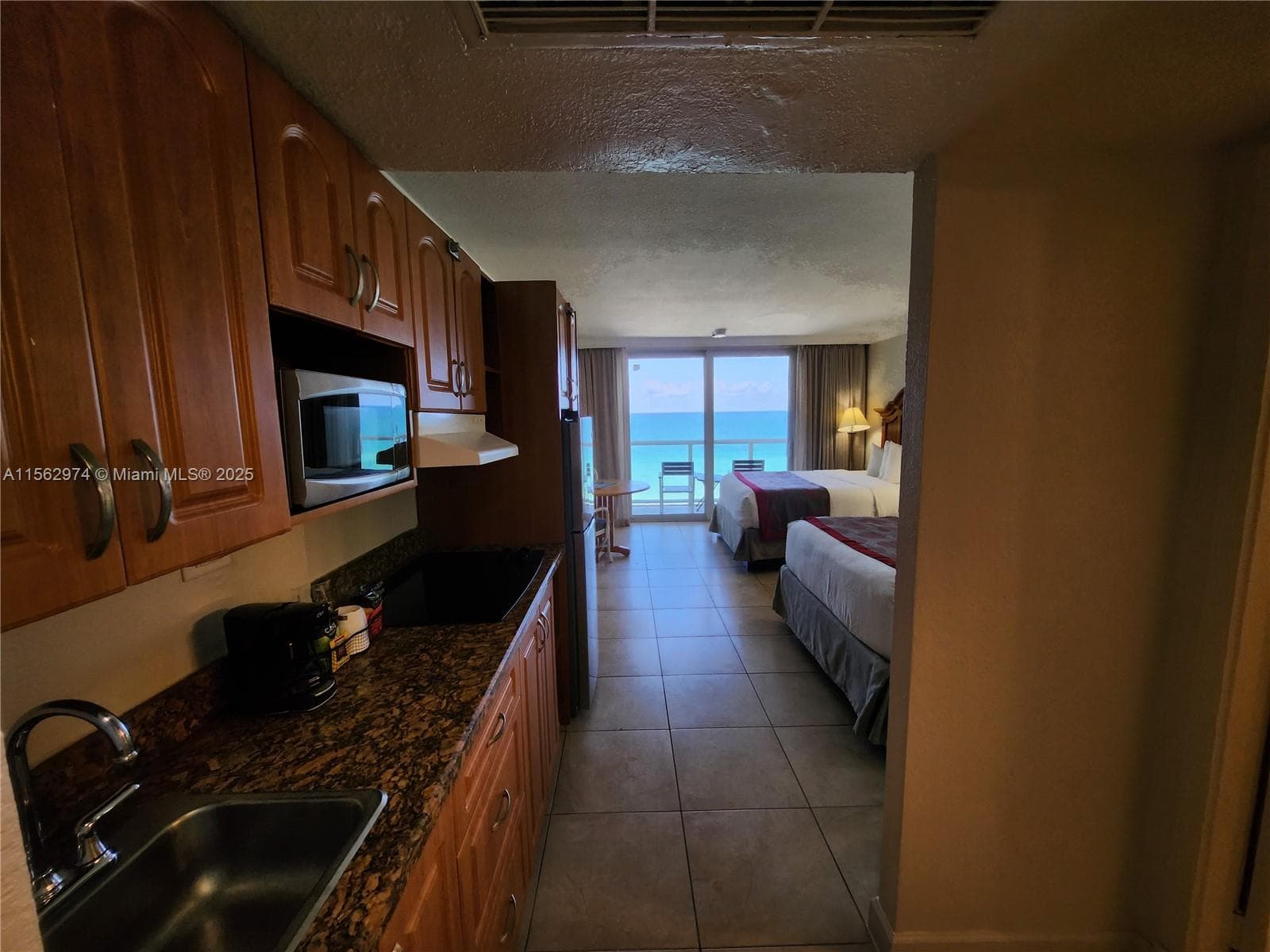 19201 Collins Ave 846 photo 11