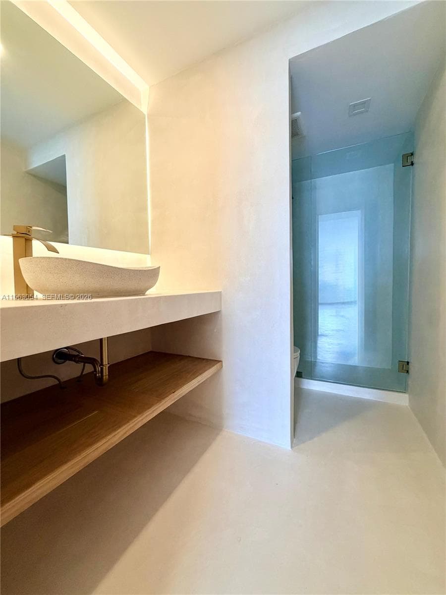 100 Lincoln Rd 1241 photo 17