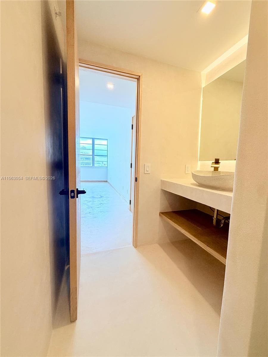 100 Lincoln Rd 1241 photo 16