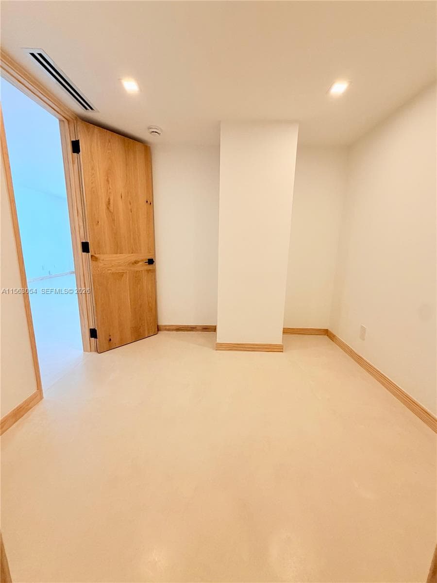 100 Lincoln Rd 1241 photo 11