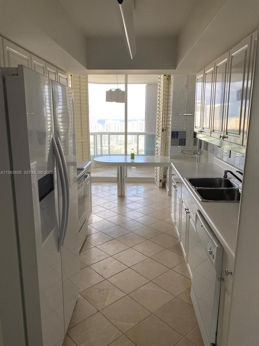 21205 Yacht Club Dr PH09 photo 13