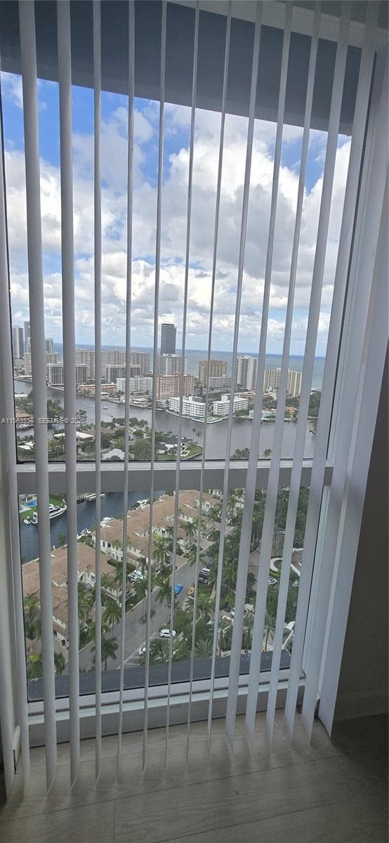 21205 Yacht Club Dr PH09 photo 24