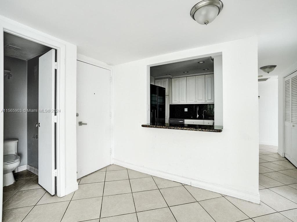 300 Bayview Dr 906 photo 17