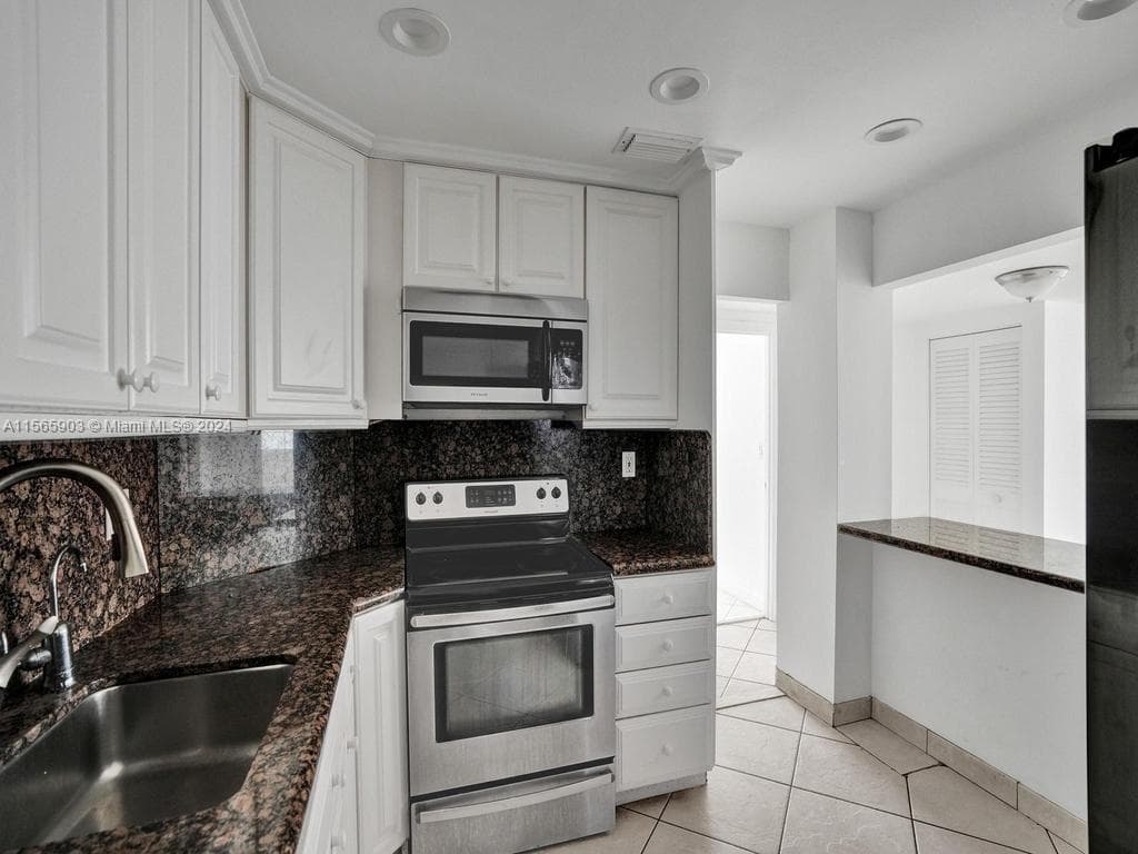 300 Bayview Dr 906 photo 22