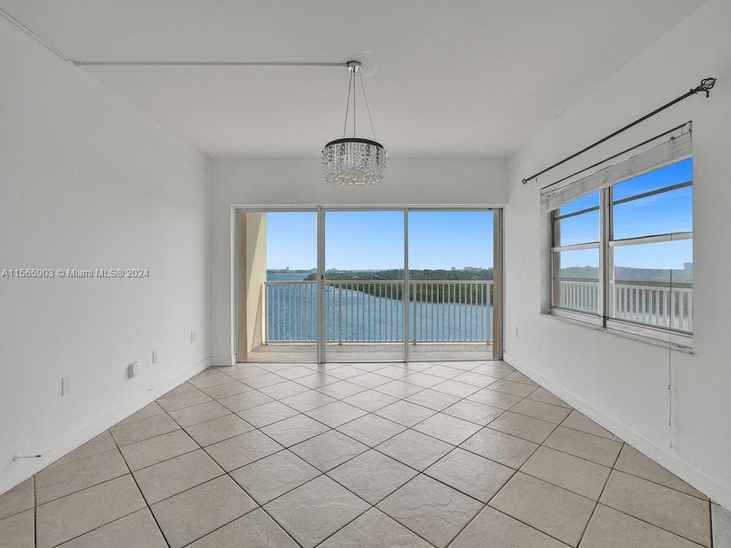300 Bayview Dr 906 photo 7