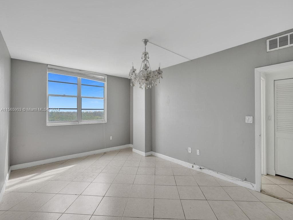 300 Bayview Dr 906 photo 24