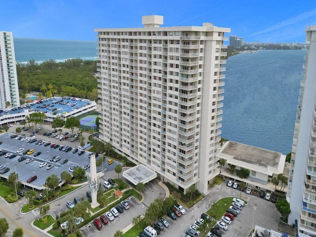 300 Bayview Dr 906 photo 11