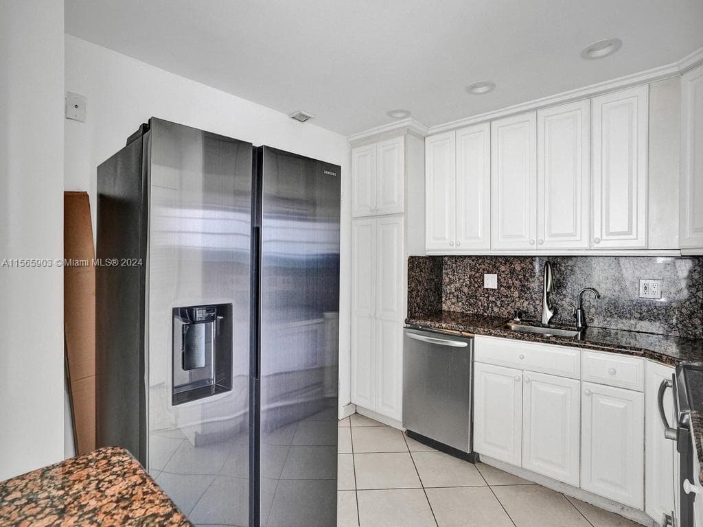 300 Bayview Dr 906 photo 19