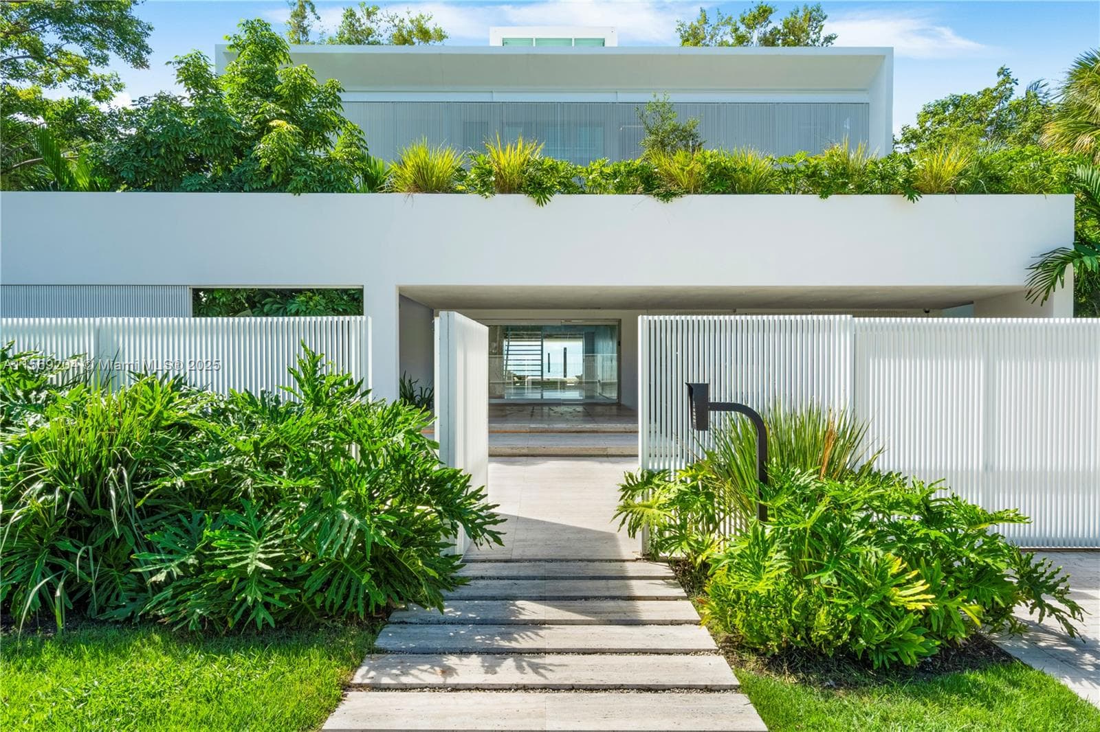 440 S Mashta Dr photo 3
