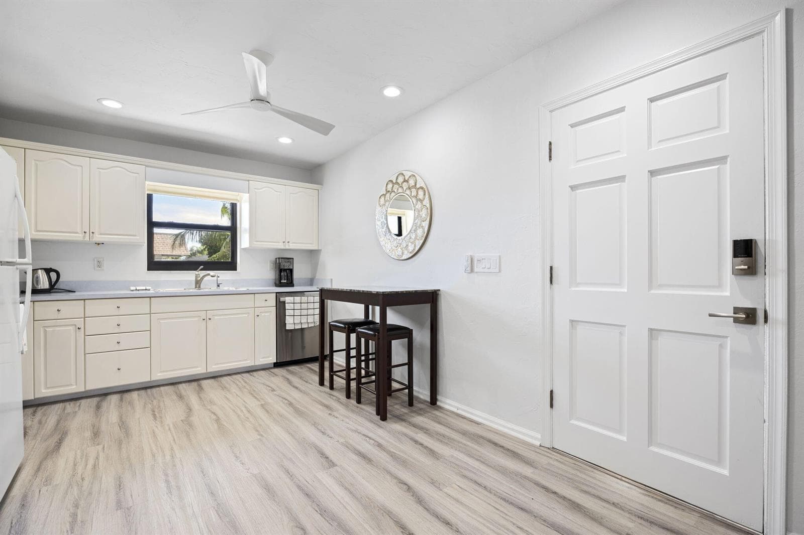 755 Saturn Street F201 photo 13