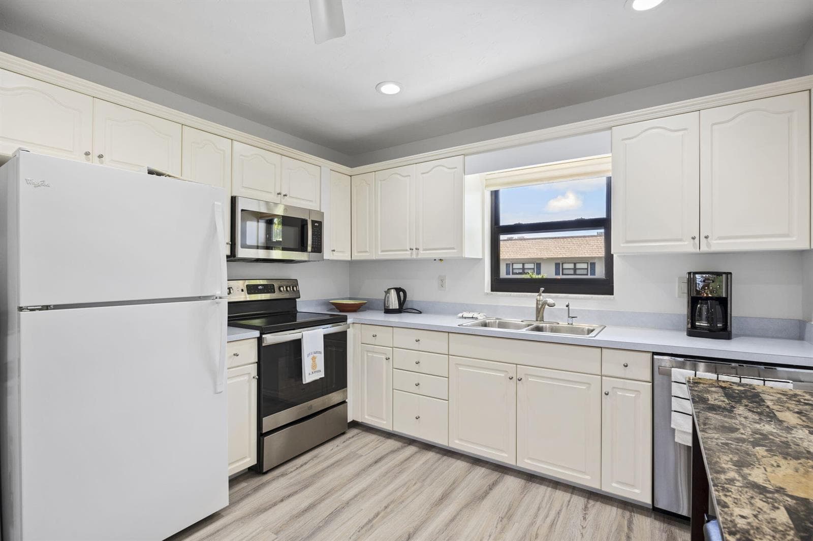 755 Saturn Street F201 photo 12