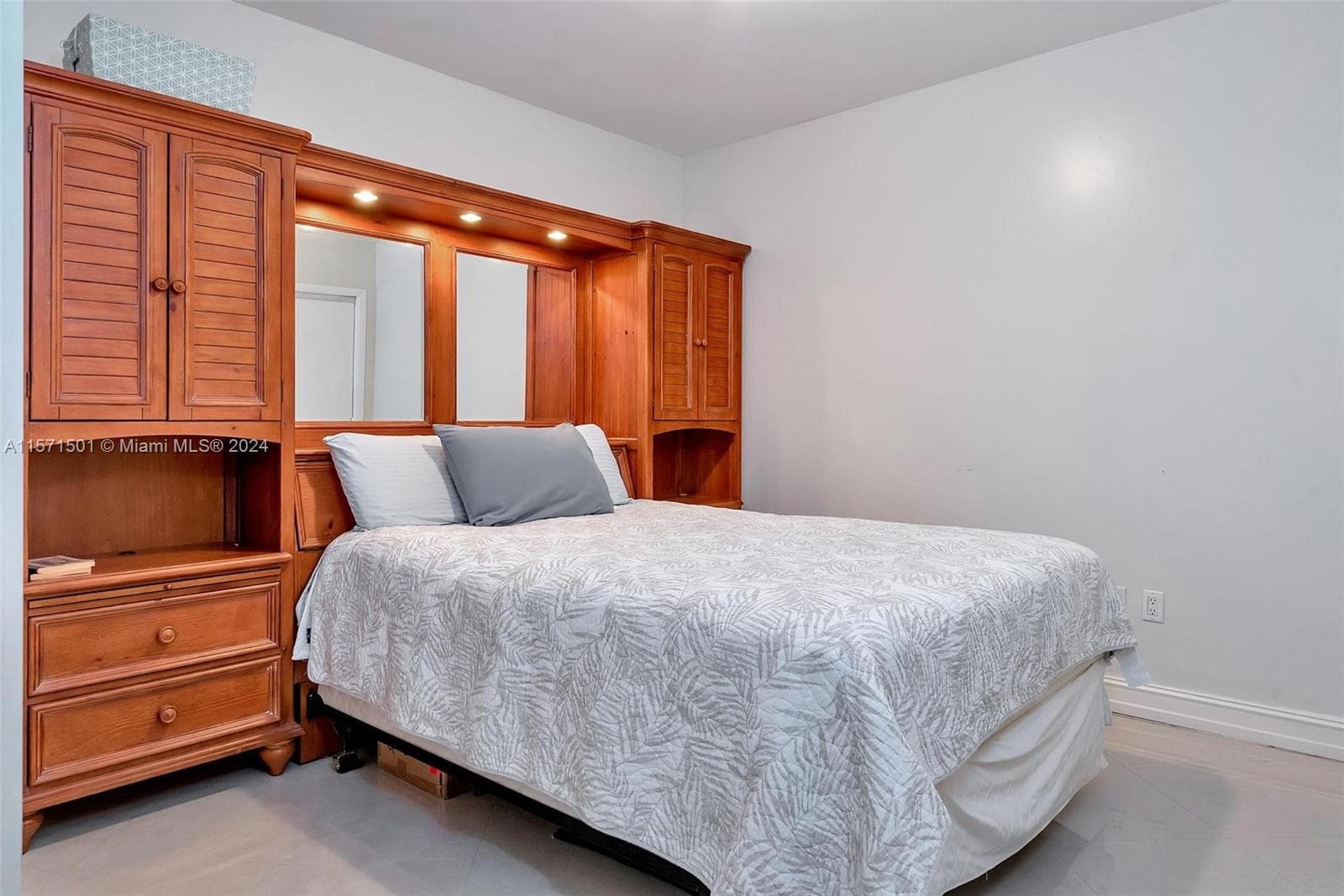 1830 Ocean Dr 4709 photo 22