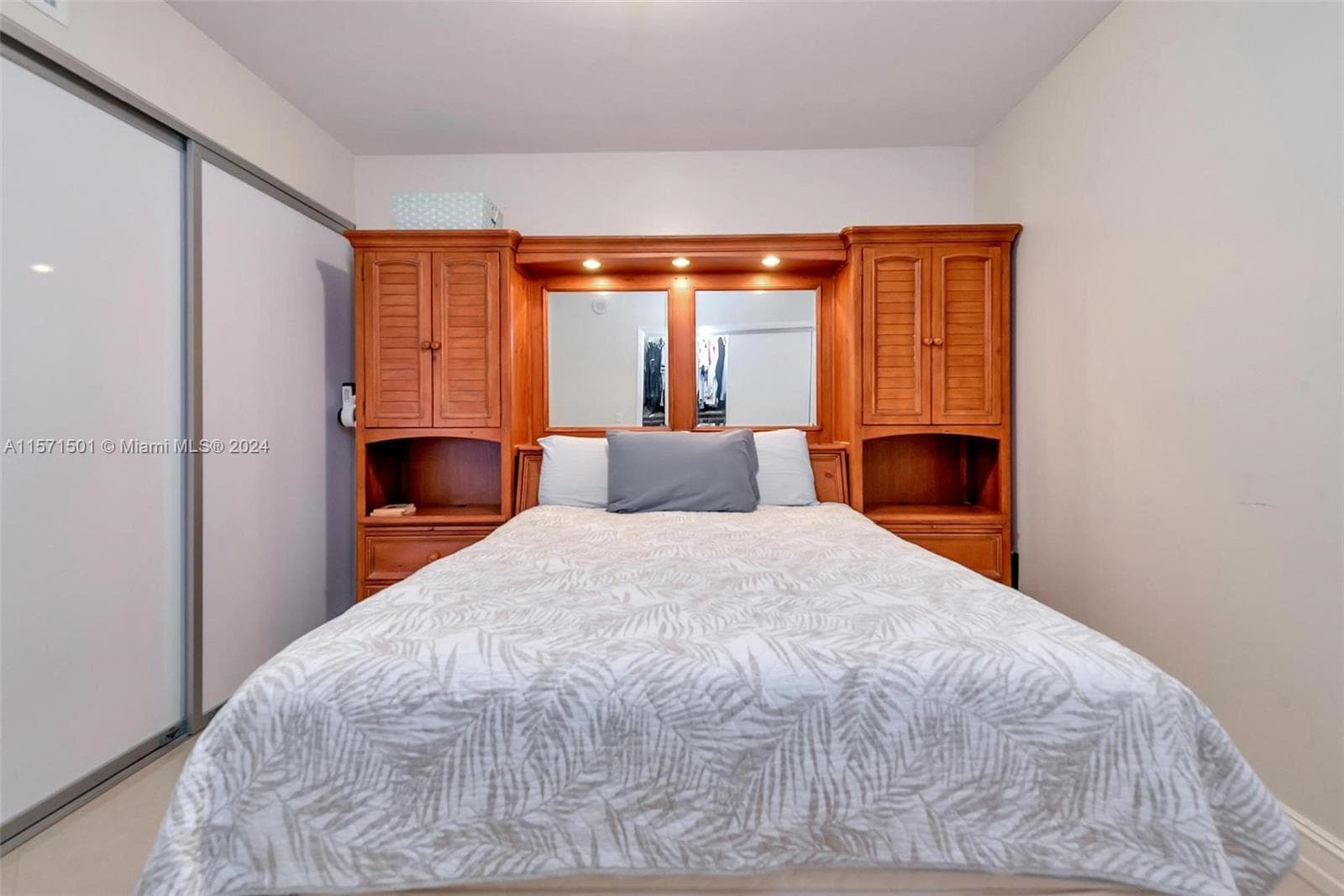 1830 Ocean Dr 4709 photo 24