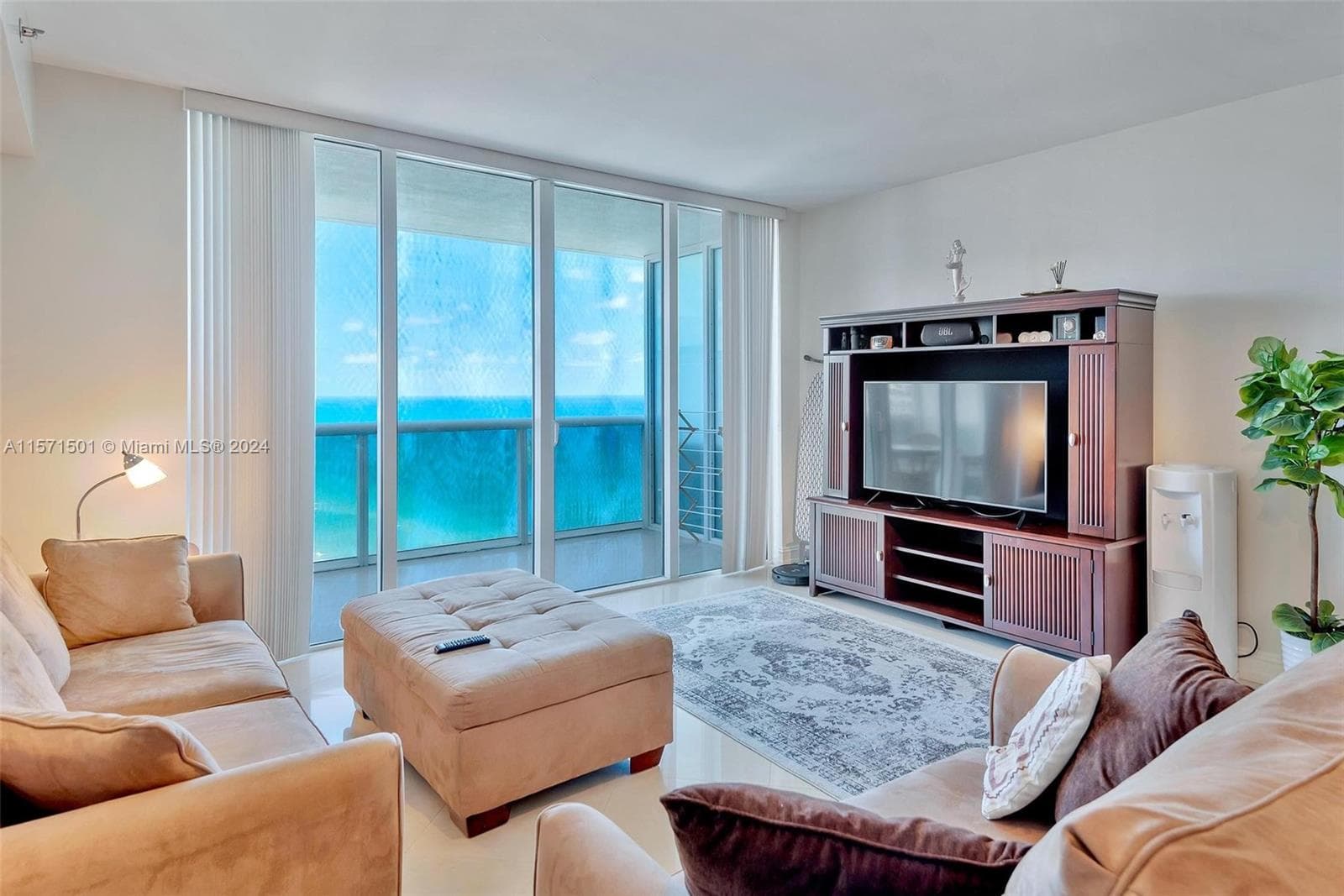 1830 Ocean Dr 4709 photo 4