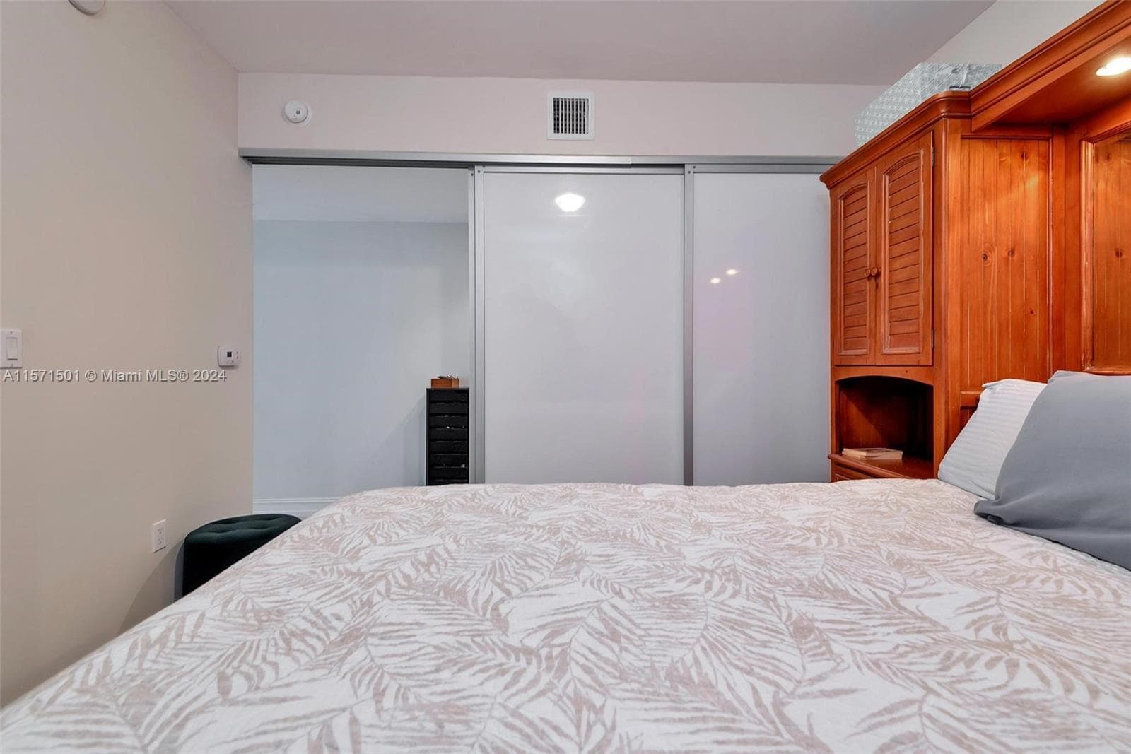 1830 Ocean Dr 4709 photo 25