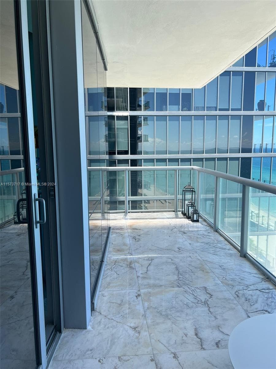 17121 Collins Ave 2008 photo 2