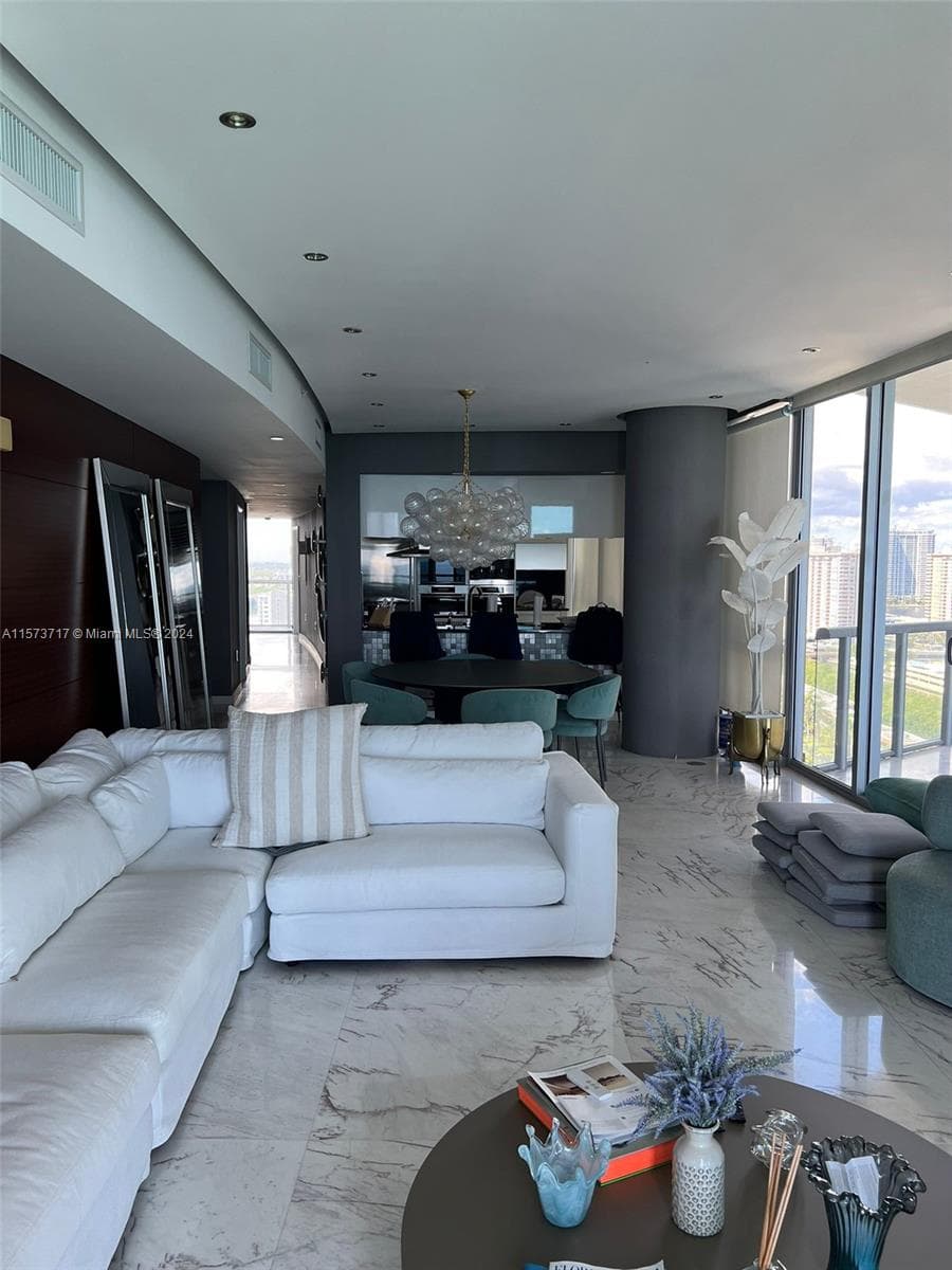 17121 Collins Ave 2008 photo 5
