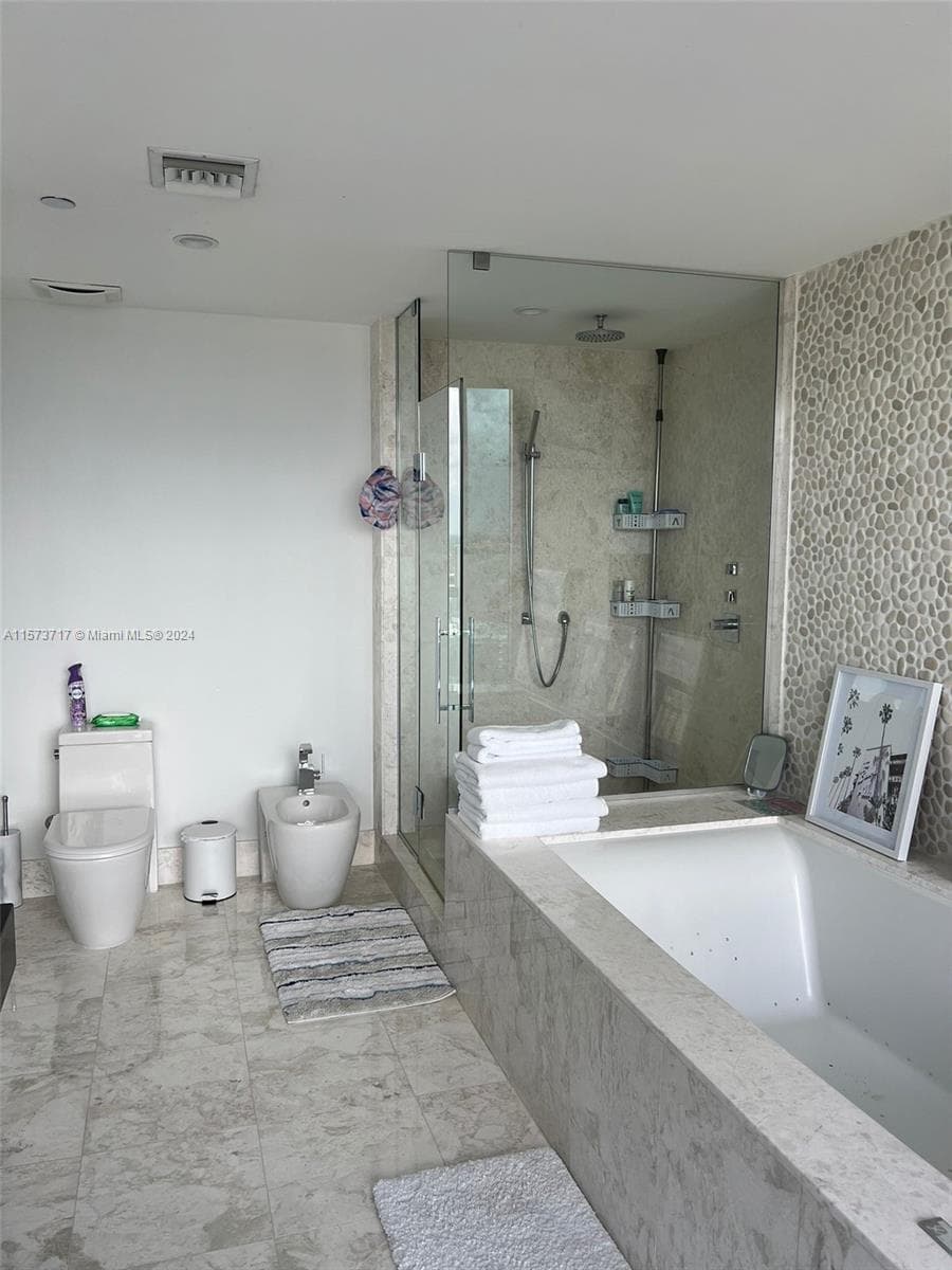 17121 Collins Ave 2008 photo 20