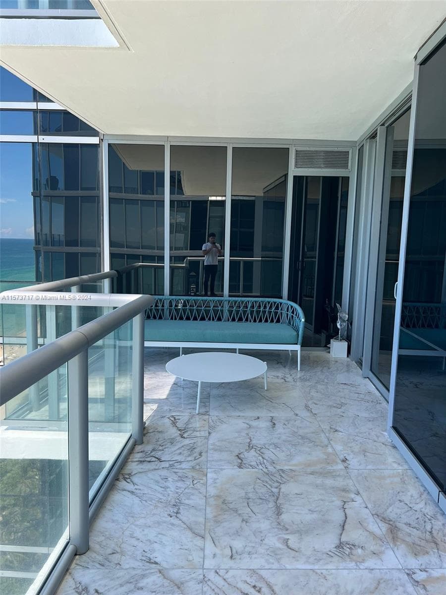 17121 Collins Ave 2008 photo 4