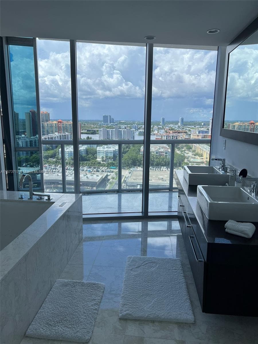 17121 Collins Ave 2008 photo 21