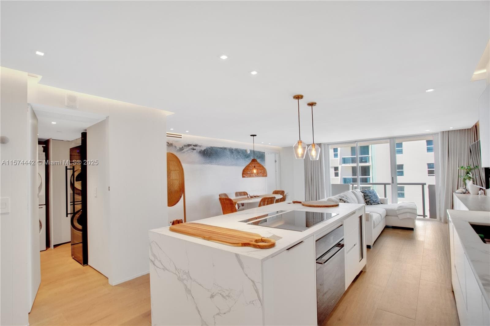 9195 Collins Ave 903 photo 4