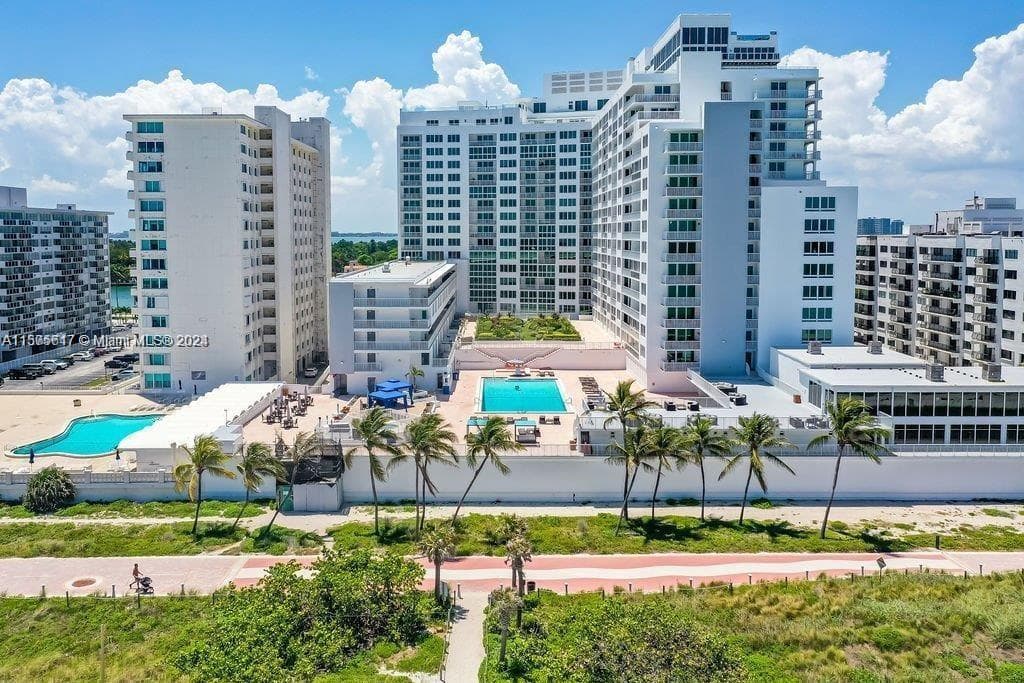 5401 Collins Ave 410 photo 2