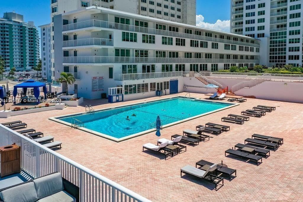 5401 Collins Ave 410 photo 6