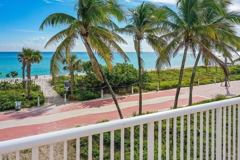 5401 Collins Ave 410 photo 3